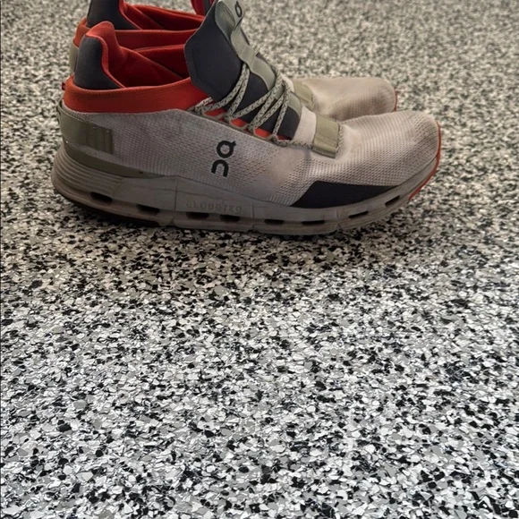 On Running Athletic Shoes - Gray and Red - Picture 4 of 4